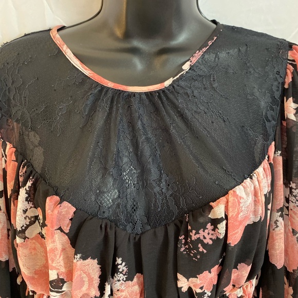 Free People Black and Pink Lace top - Picture 12 of 15